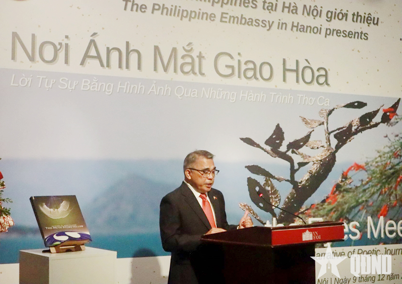 Khai mạc triển lãm “Nơi ánh mắt giao hòa: Lời tự sự bằng hình ảnh qua những hành trình thơ ca”

